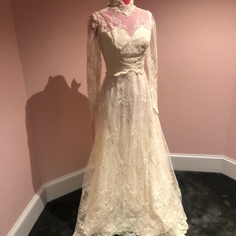 Gorgeous Vintage Lace Wedding Gown